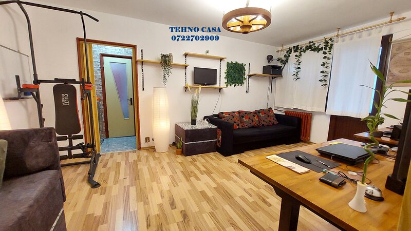 Titan, metrou 1 Decembrie 10 minute mers, bloc reabilitat, stradal