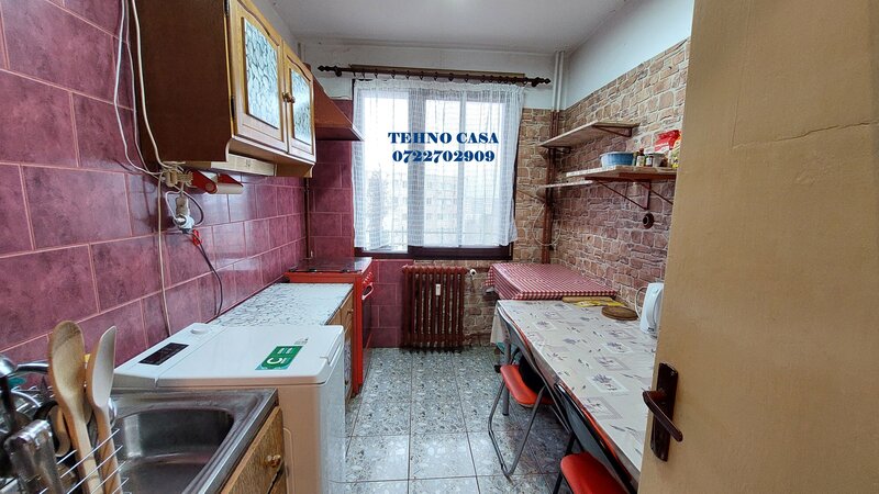 Titan, metrou 1 Decembrie 10 minute mers, bloc reabilitat, stradal