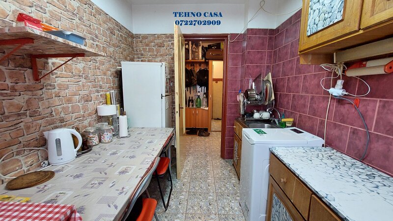 Titan, metrou 1 Decembrie 10 minute mers, bloc reabilitat, stradal