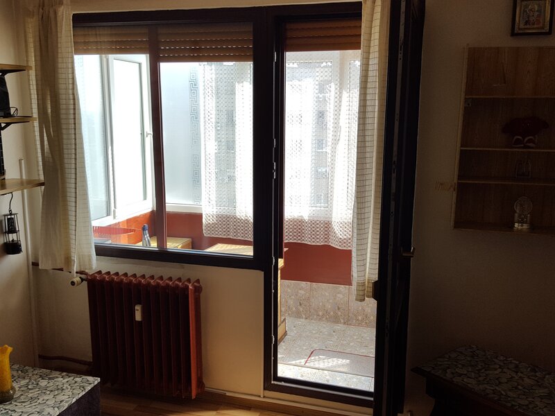 Titan, metrou 1 Decembrie 10 minute mers, bloc reabilitat, stradal